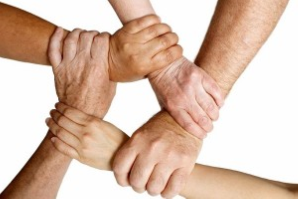 Ossi duri...si diventa. Pensionati in piazza ad Ancona contro l'osteoporosi 