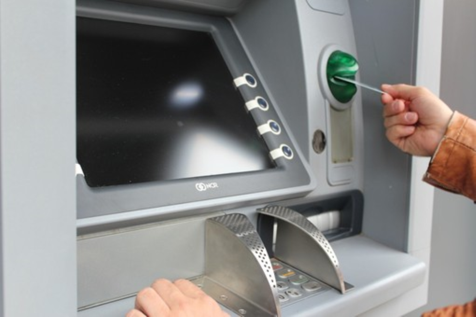 Emergenza Coronavirus e pensione, l’appello di Spi, Fnp e Uilp ai pensionati: «Usate il bancomat o andate in banca rispettando le norme di sicurezza»